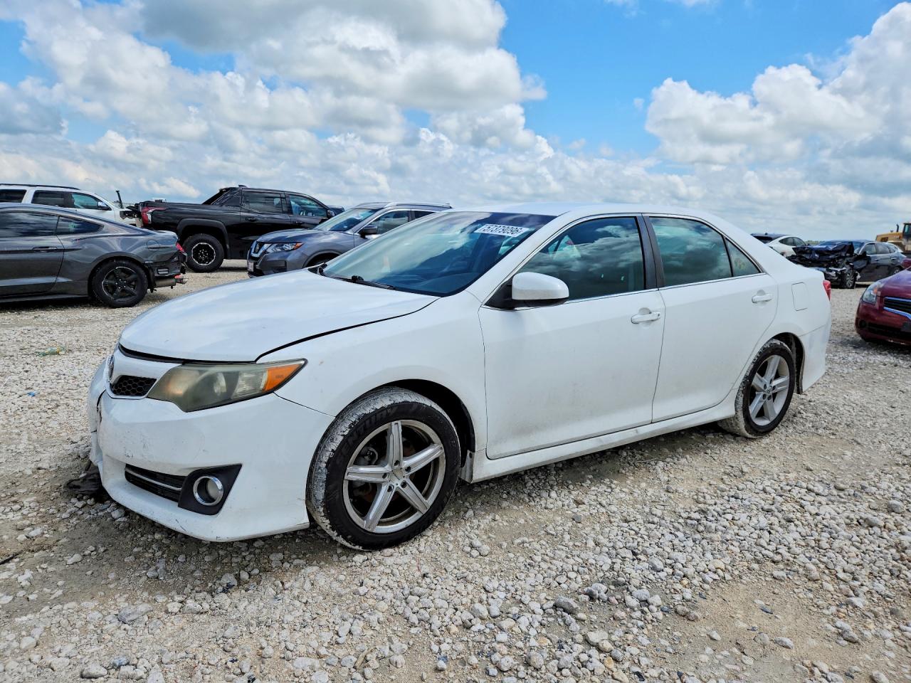 2013 Toyota Camry LE, VIN 4T1BF1FK9DU672929 — Front end