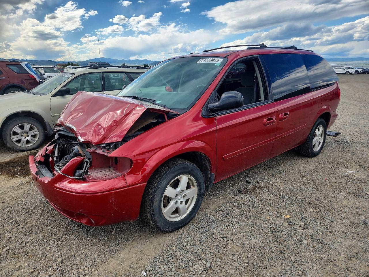 2005 Dodge Caravan SXT, VIN 2D4GP44L15R125854 — Front end