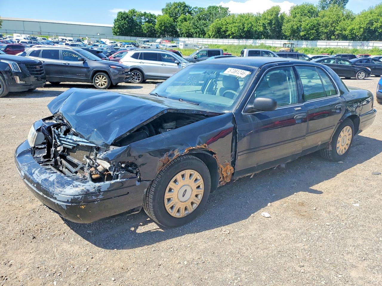 2004 Ford Crown Victoria Standard, VIN 2FAFP73W84X170795 — Front end