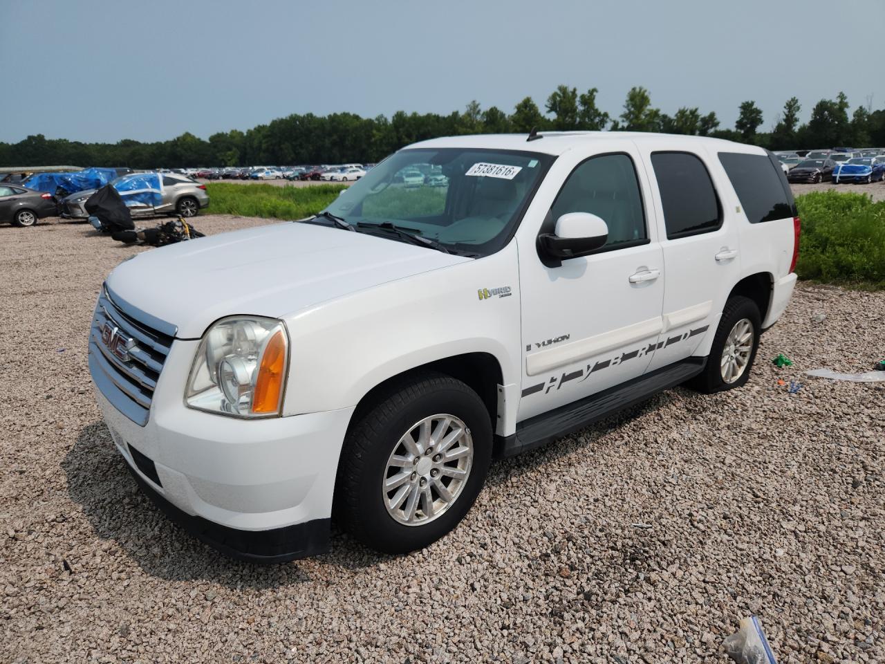 2008 GMC Yukon, VIN 1GKFC13588R220948 — Front end