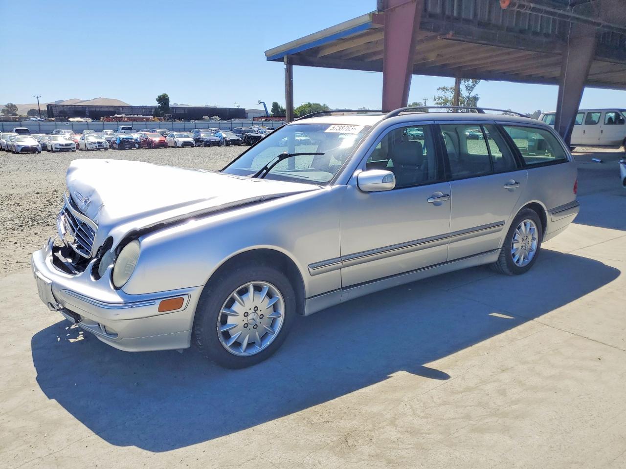 2001 Mercedes-Benz E 320/430 4 Matic, VIN WDBJH82J21X051038 — Front end