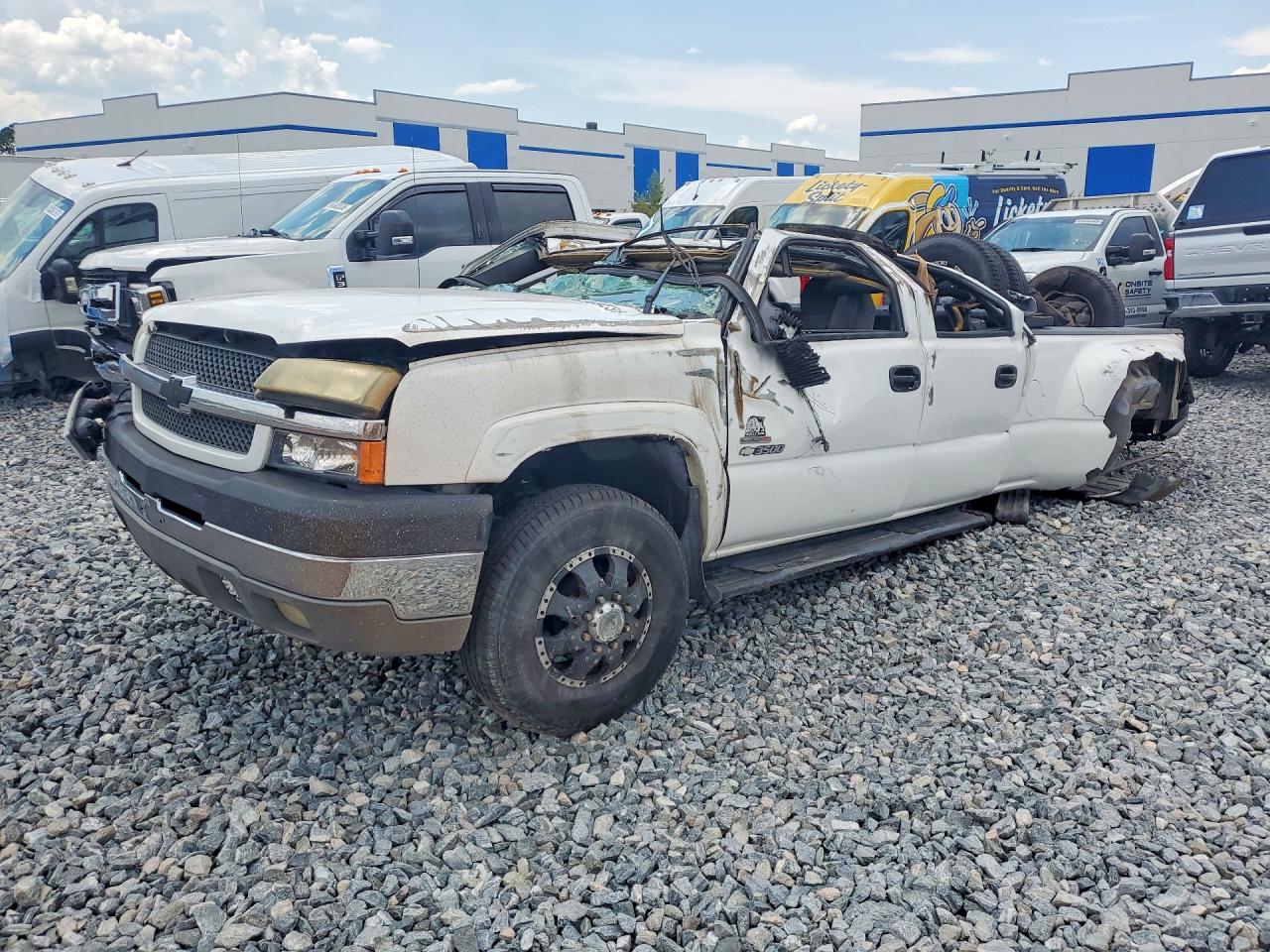 2004 Chevrolet Silverado 3500 DRW LS, VIN 1GCJK33284F180375 — Rollover