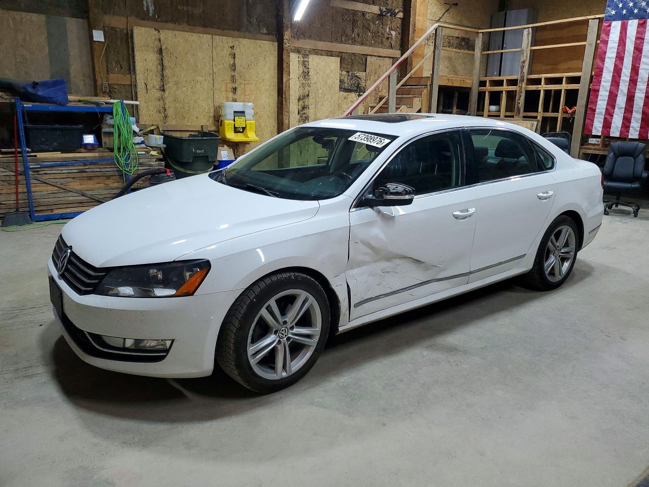2015 Volkswagen Passat SE, VIN 1VWBS7A35FC042124 — Бок