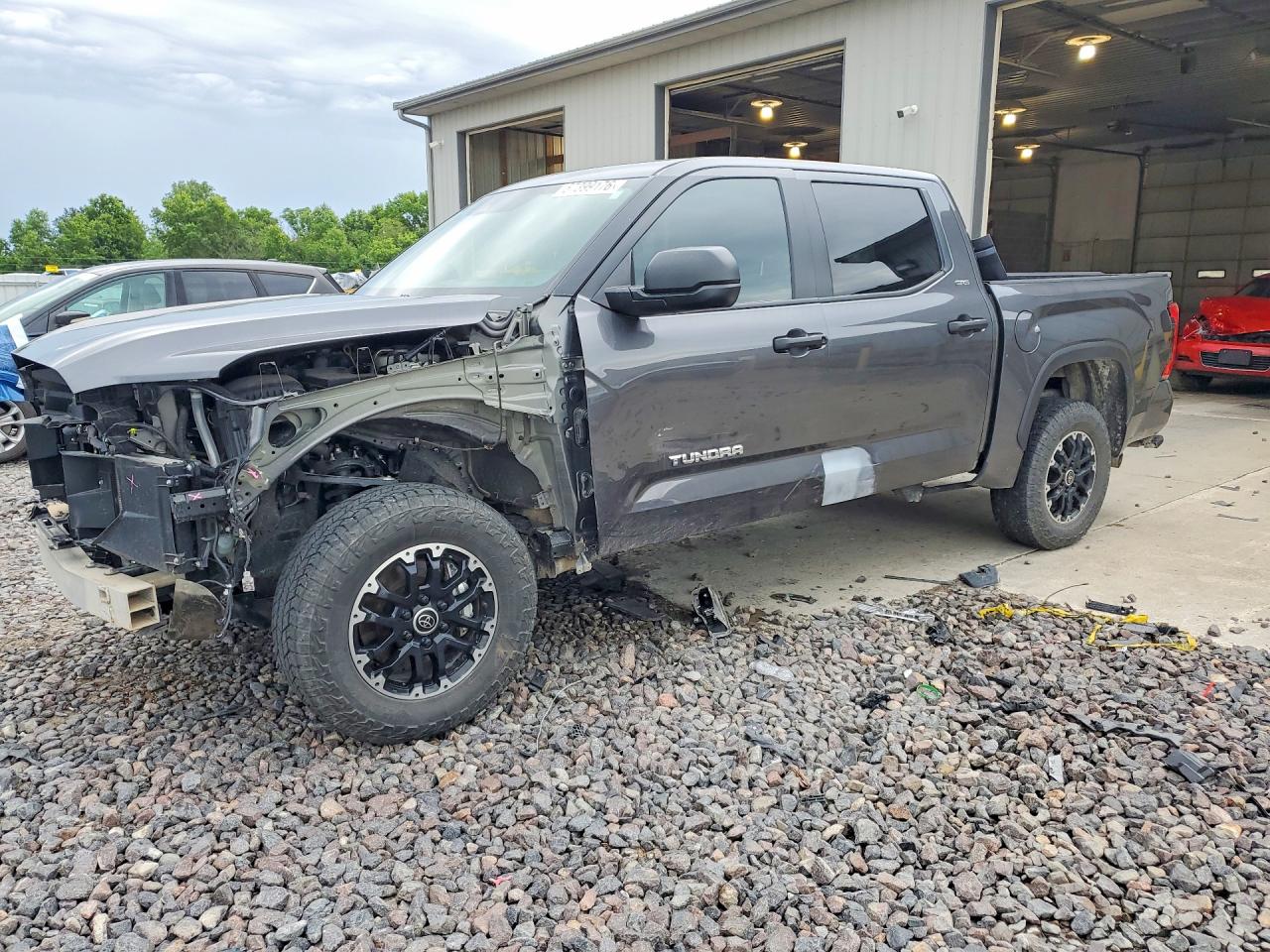 2025 Toyota Tundra SR5, VIN 5TFLA5DB0SX321551 — Перед