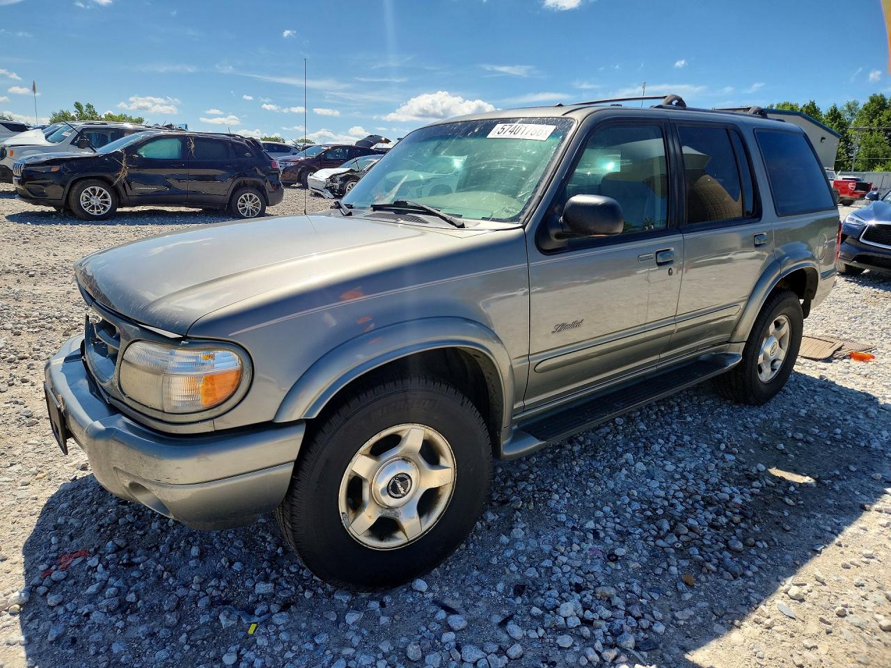 2001 Ford Explorer Limited, VIN 1FMDU75E41ZA34079 — Front end