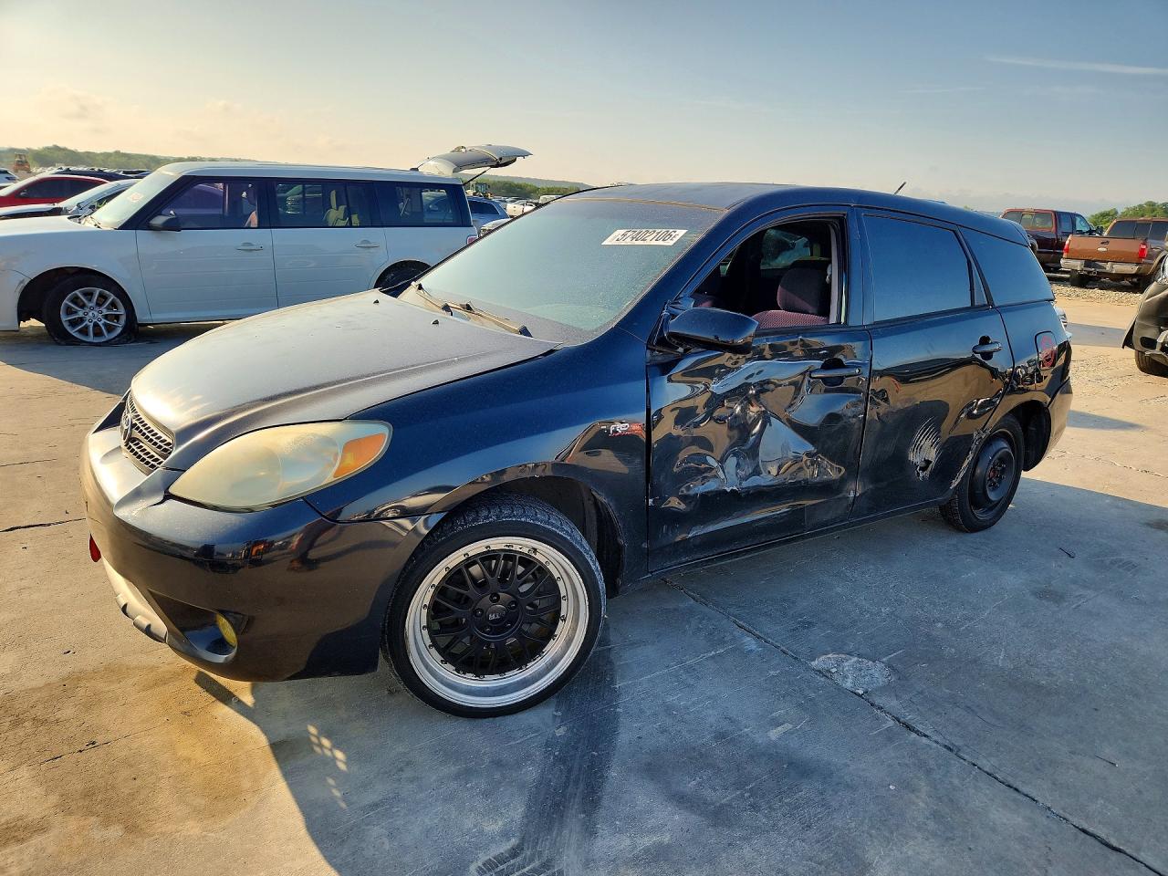 2006 Toyota Matrix STD, VIN 2T1KR32E66C593399 — Side