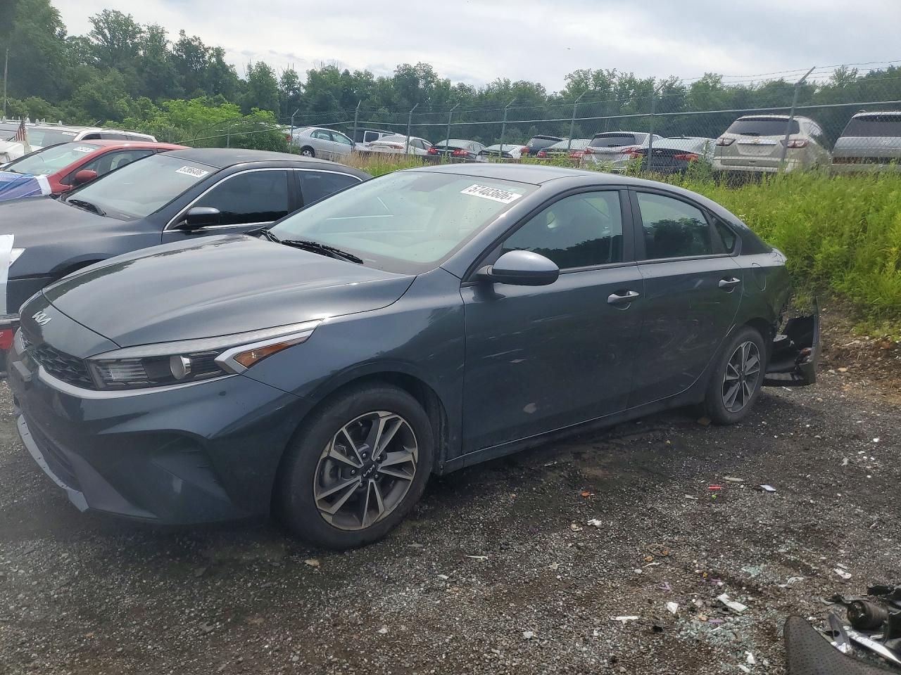 2022 Kia Forte LXS, VIN 3KPF24AD4NE441948 — Зад
