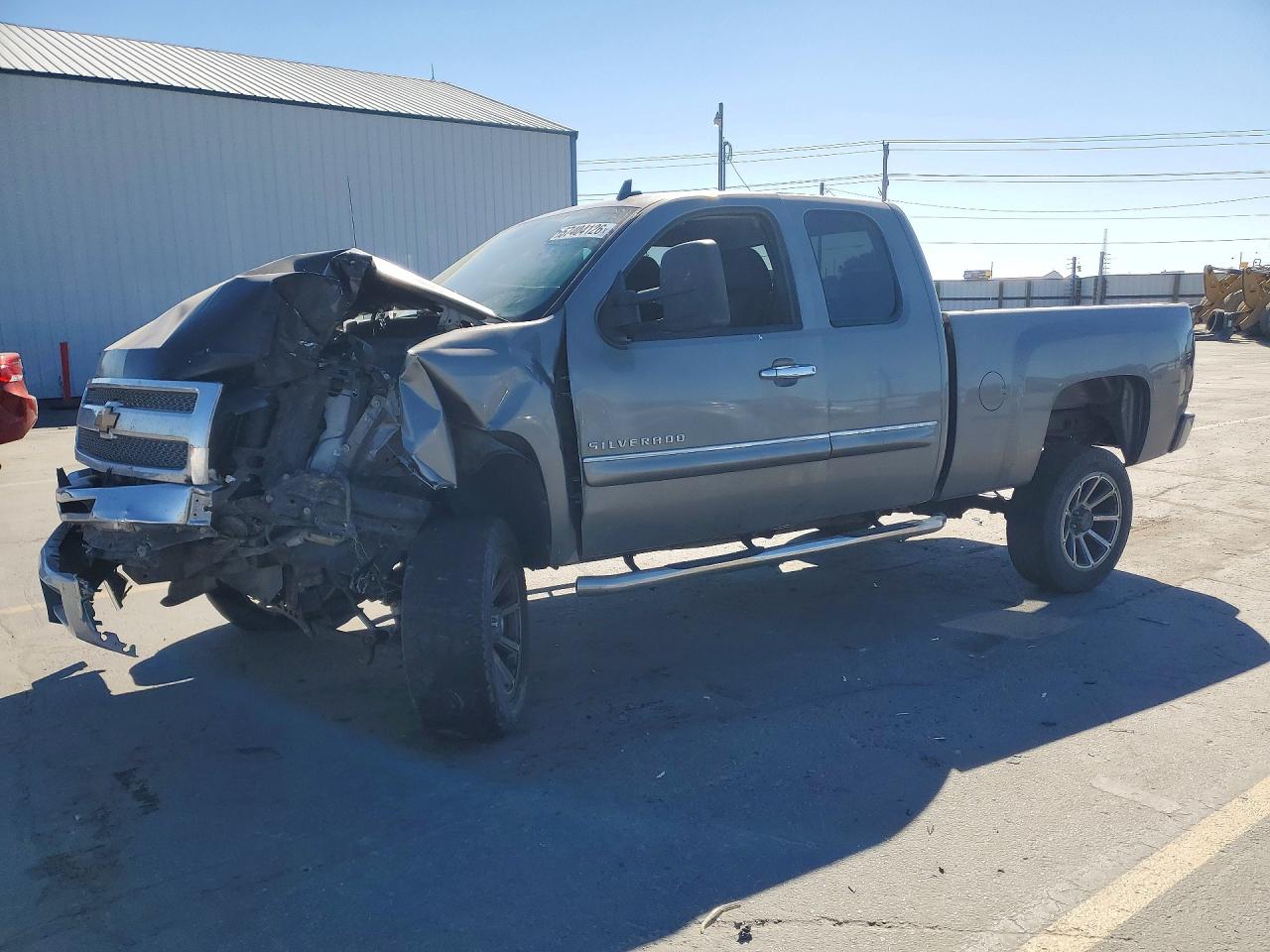 2013 Chevrolet Silverado 1500 LT, VIN 1GCRCSE00DZ170802 — Front end