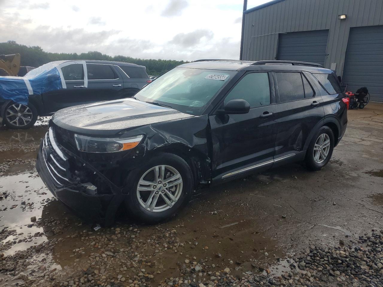2023 Ford Explorer XLT, VIN 1FMSK7DH0PGB74126 — Auction photo