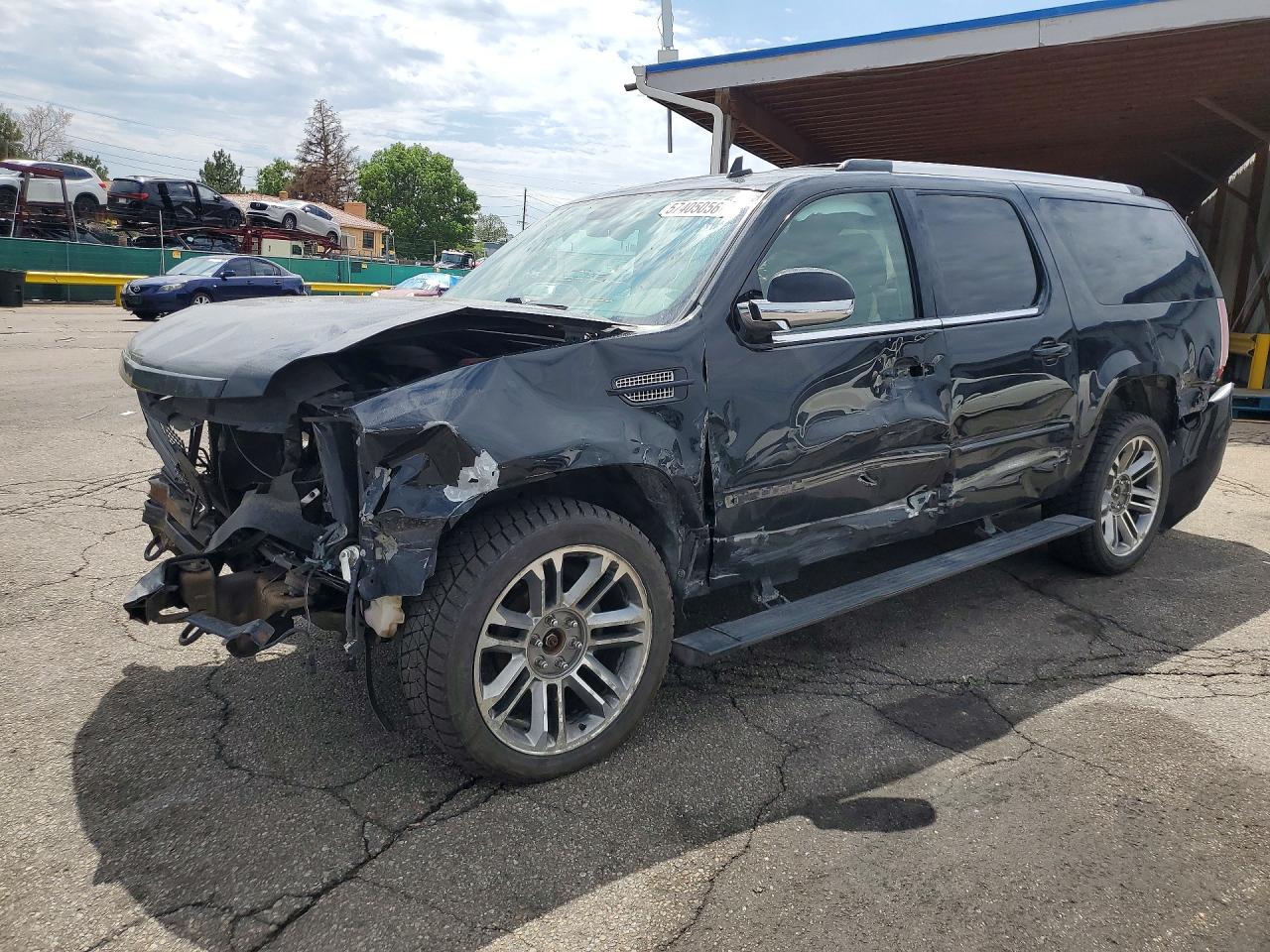 2012 Cadillac Escalade ESV Premium, VIN 1GYS4JEF7CR290828 — Перед