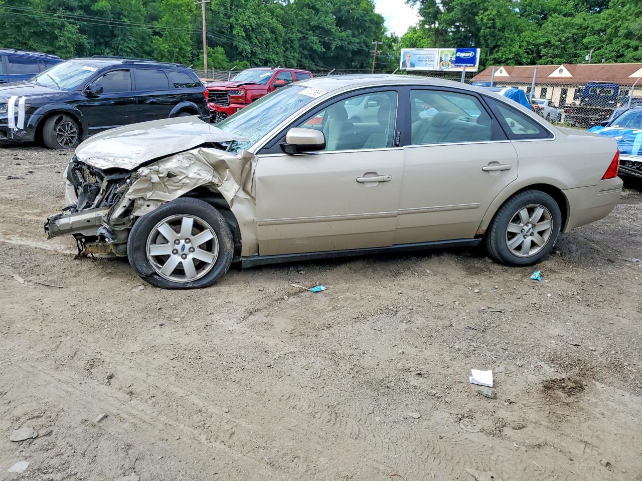 2005 Ford Five Hundred SEL, VIN 1FAFP241X5G202157 — Front end