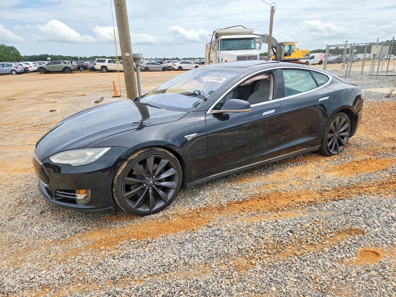 2016 Tesla Model S 90D, VIN 5YJSA1E23GF131425 — Зад