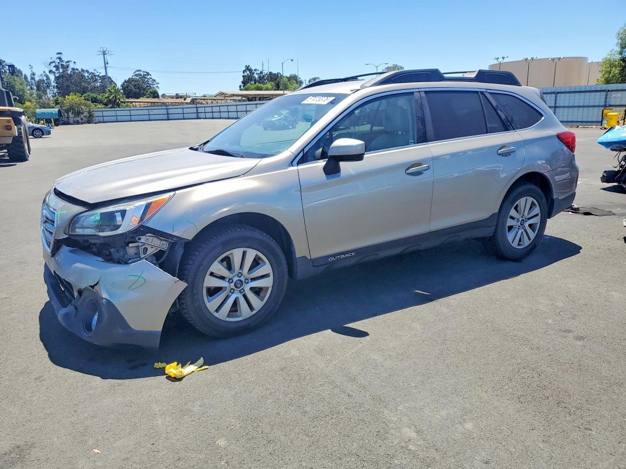 2017 Subaru Outback Premium, VIN 4S4BSACC3H3393643 — Front end