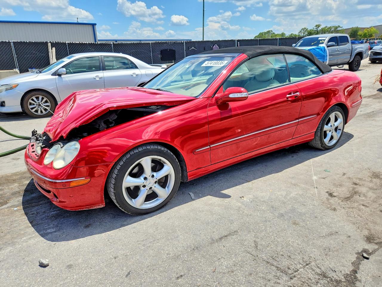 2005 Mercedes-Benz CLK 320, VIN WDBTK65G15T053889 — Front end