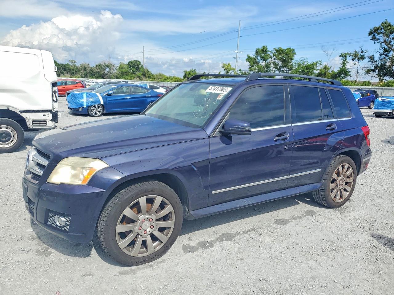 2010 Mercedes-Benz GLK 350, VIN WDCGG8HB5AF411837 — Minor dents and scratches