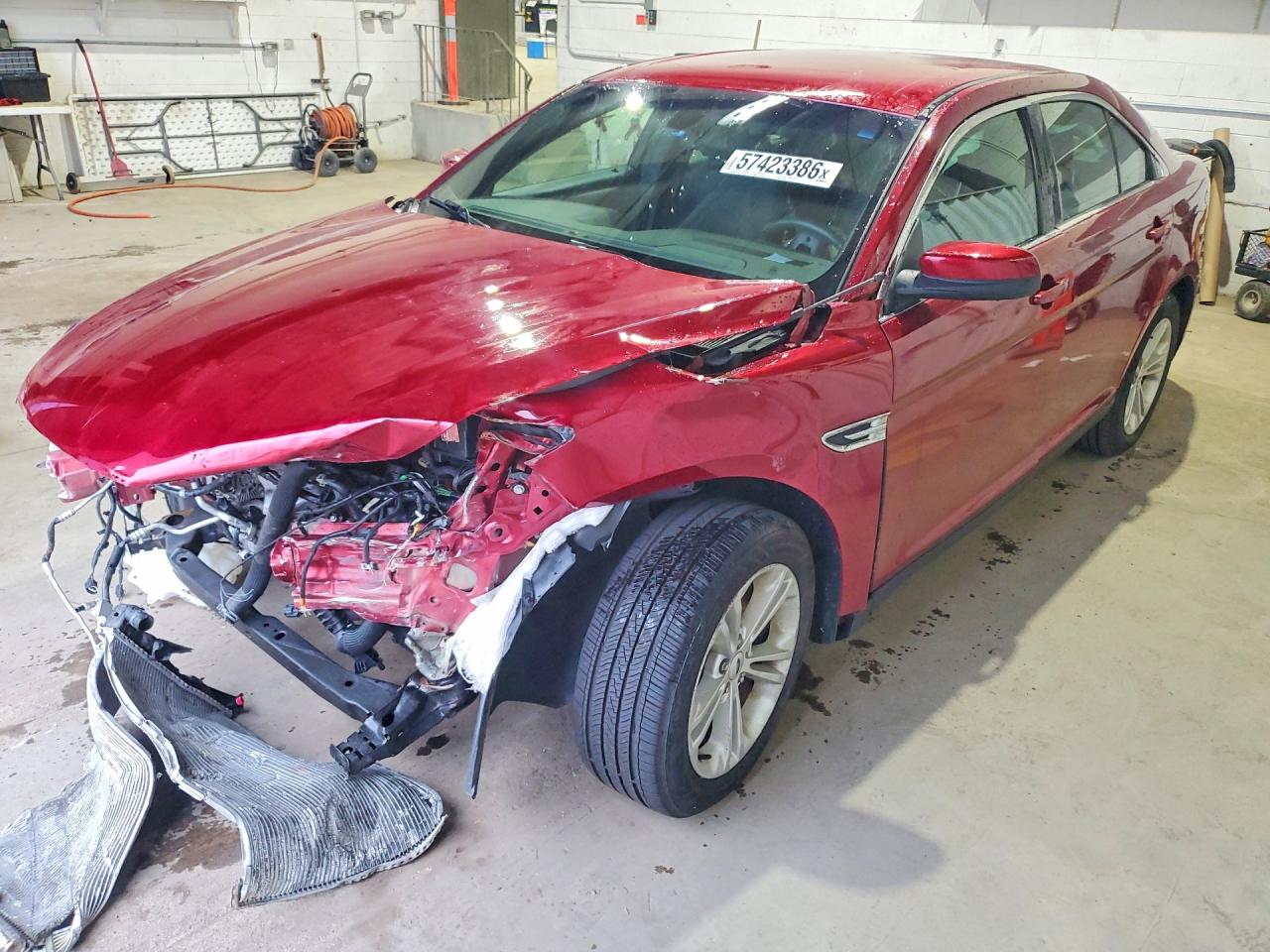 2019 Ford Taurus SEL, VIN 1FAHP2E84KG102619 — Front end