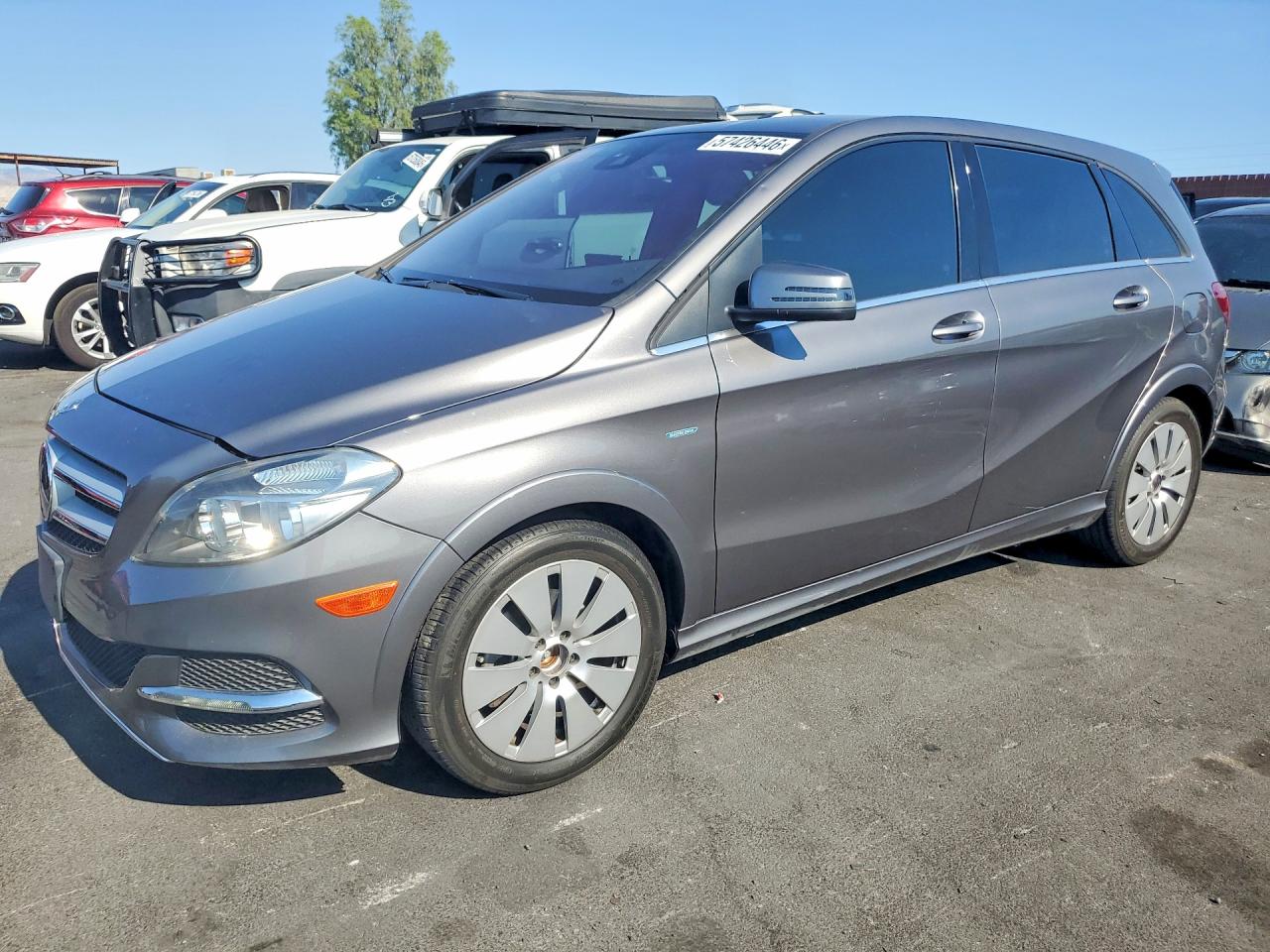 2017 Mercedes-Benz B B 250e, VIN WDDVP9AB7HJ016326 — Minor dents and scratches