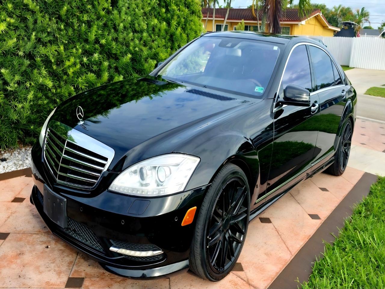 2013 Mercedes-Benz S 550, VIN WDDNG7DBXDA505135 — Minor dents and scratches