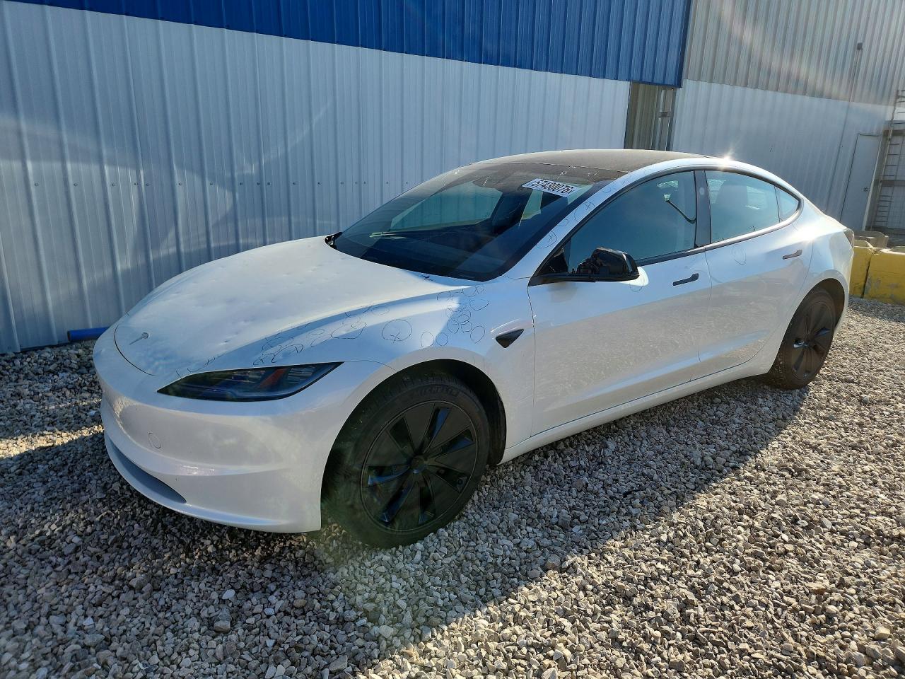 2025 Tesla Model 3 Long Range, VIN 5YJ3E1EA5SF009979 — Град