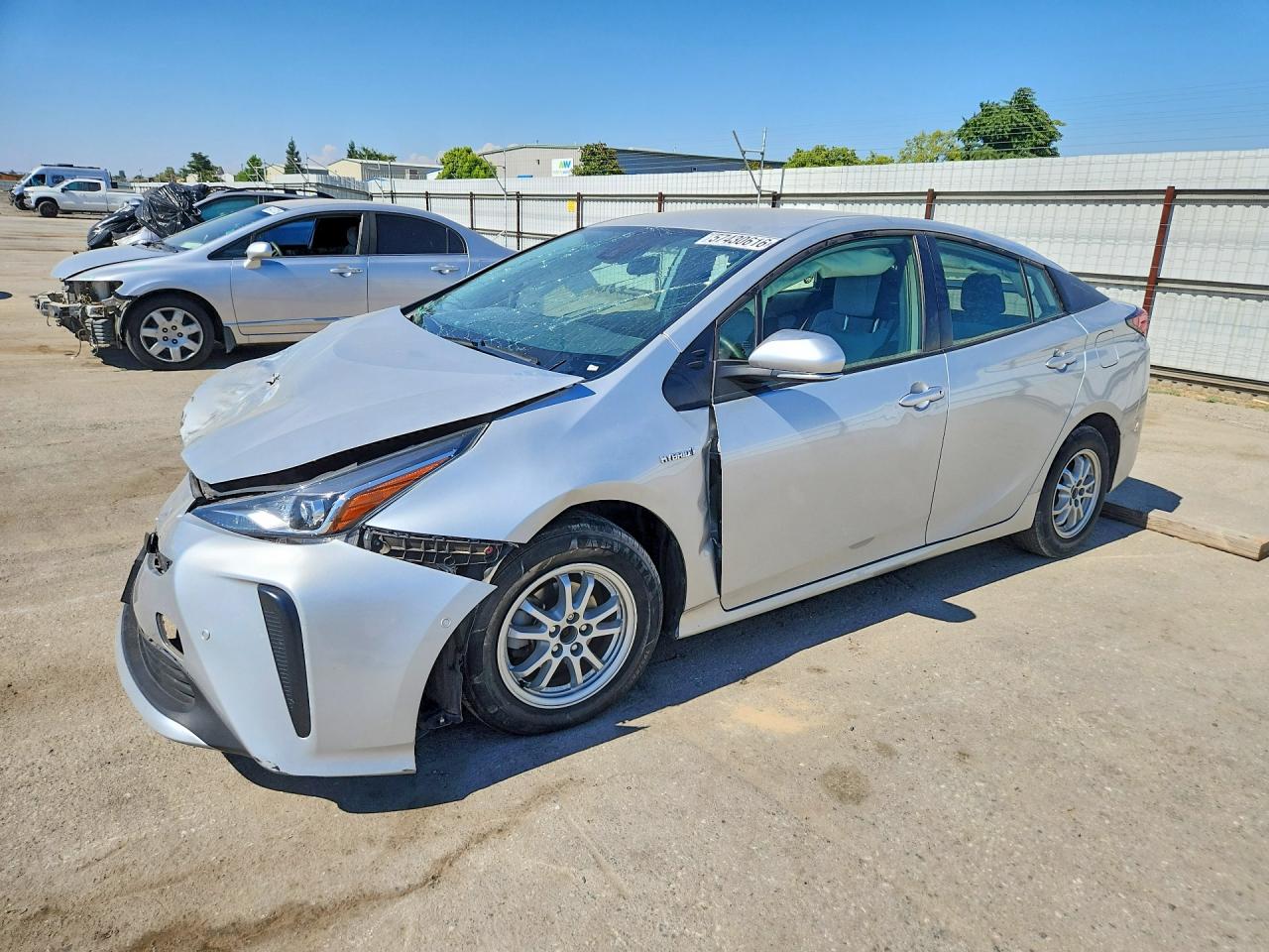 2022 Toyota Prius XLE, VIN JTDKAMFU8N3177649 — Перед