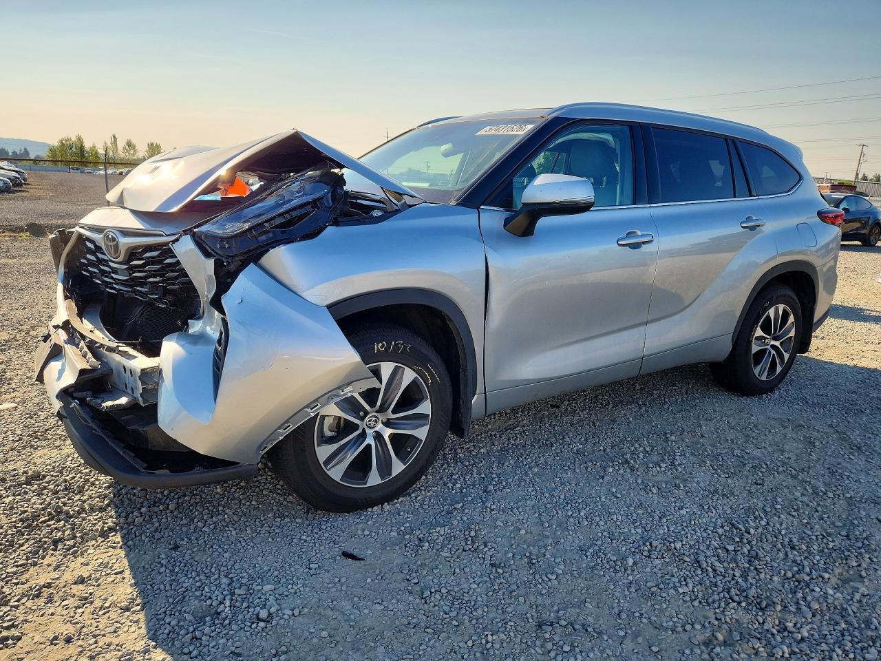 2020 Toyota Highlander XLE, VIN 5TDGZRBH3LS045995 — Перед