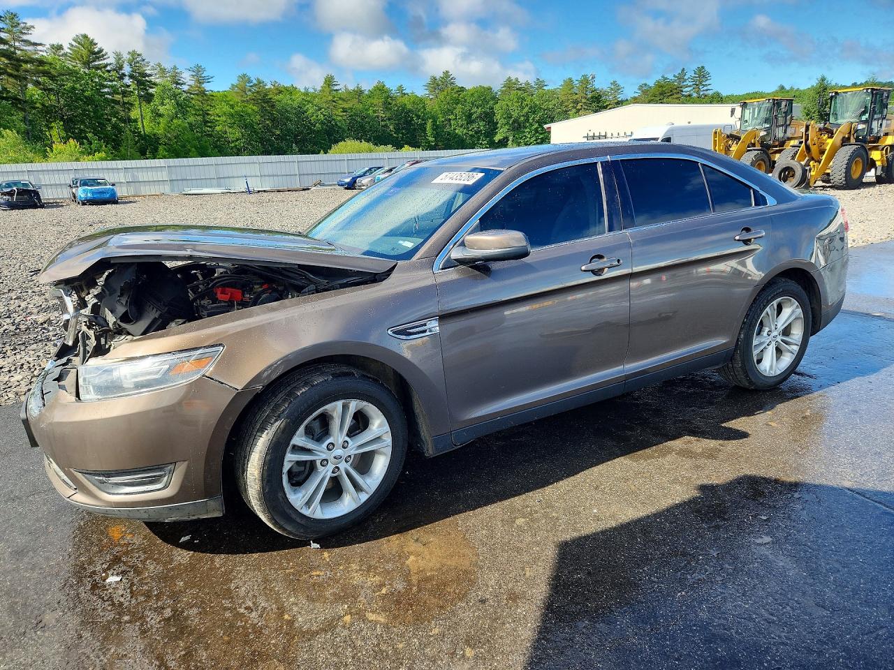2016 Ford Taurus SEL, VIN 1FAHP2E83GG103851 — Перед