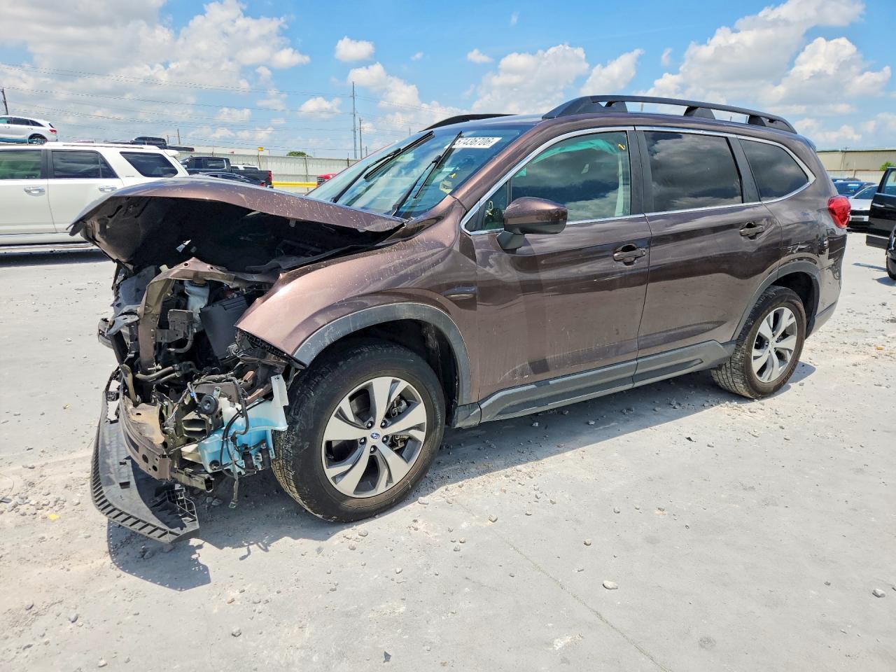 2020 Subaru Ascent Premium, VIN 4S4WMAFD9L3430316 — Front end