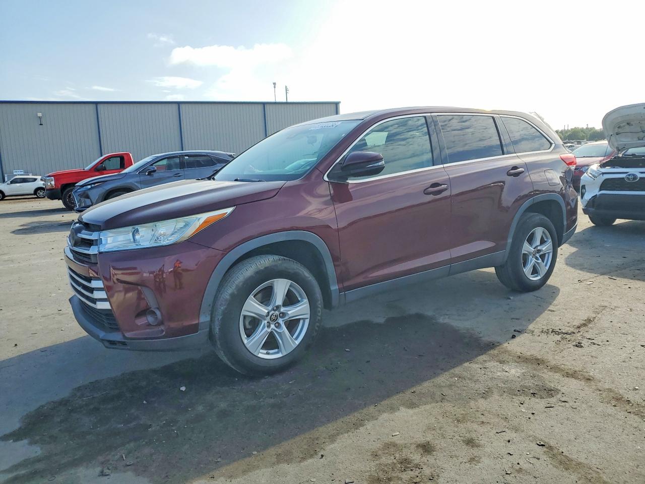 2019 Toyota Highlander LE Plus, VIN 5TDZZRFH9KS296411 — Minor dents and scratches