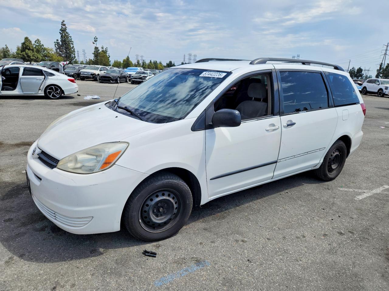 2004 Toyota Sienna LE, VIN 5TDZA23C84S187416 — Minor dents and scratches