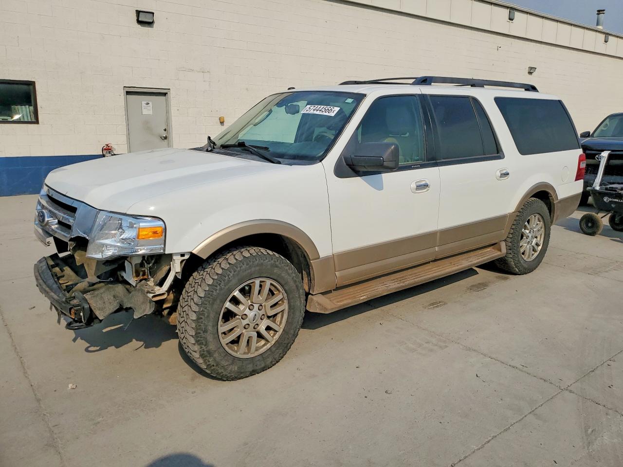 2011 Ford Expedition Max XLT, VIN 1FMJK1J52BEF37744 — Front end