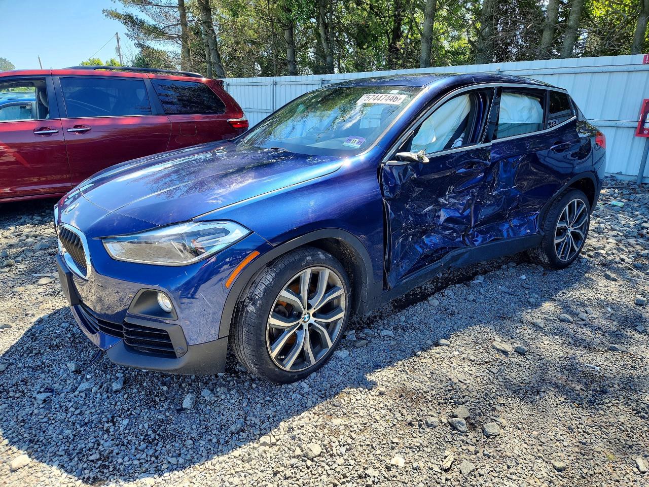 2020 BMW X2 xDrive28i, VIN WBXYJ1C06L5P13576 — Бок