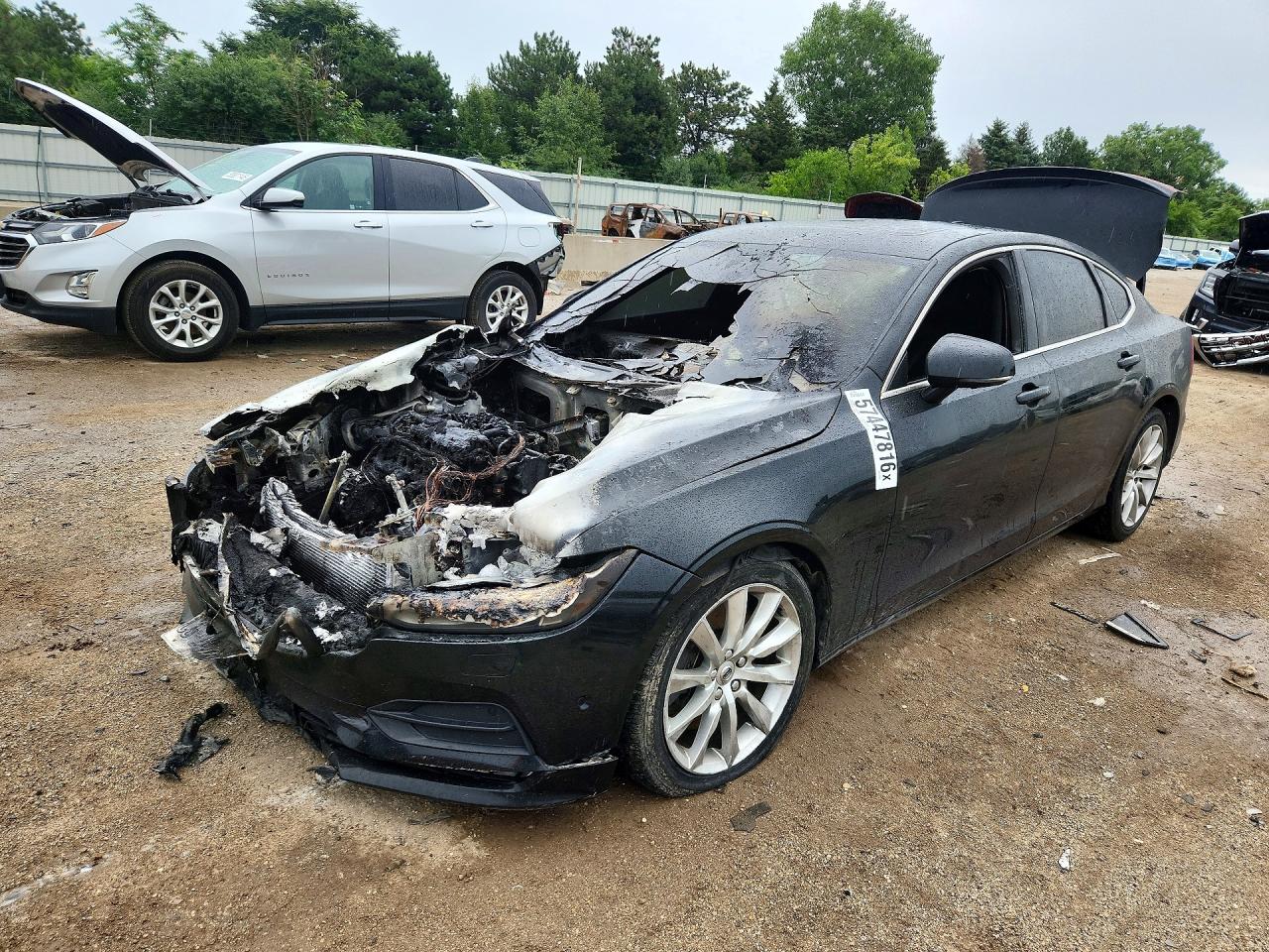 2017 Volvo S90 Momentum, VIN YV1A22MK4H1012321 — Engine fire