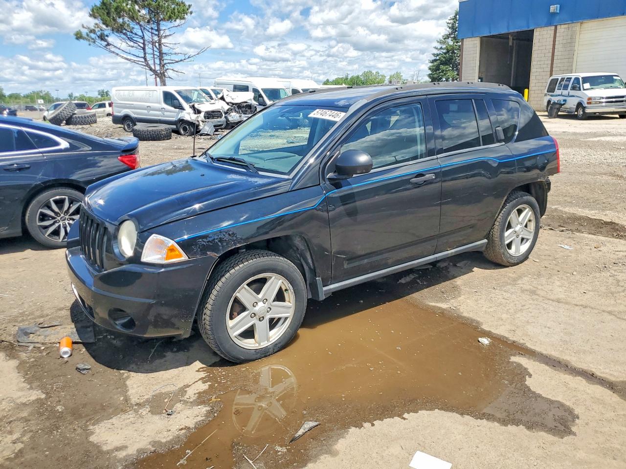 2007 Jeep Compass Sport, VIN 1J8FF47W27D180099 — Rear end