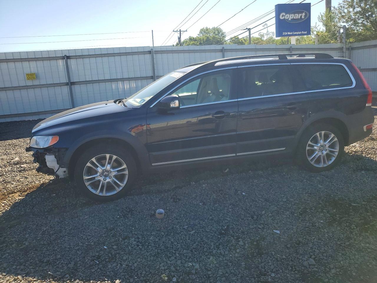 2016 Volvo XC70 T5 Premier, VIN YV4612NK3G1238679 — Front end