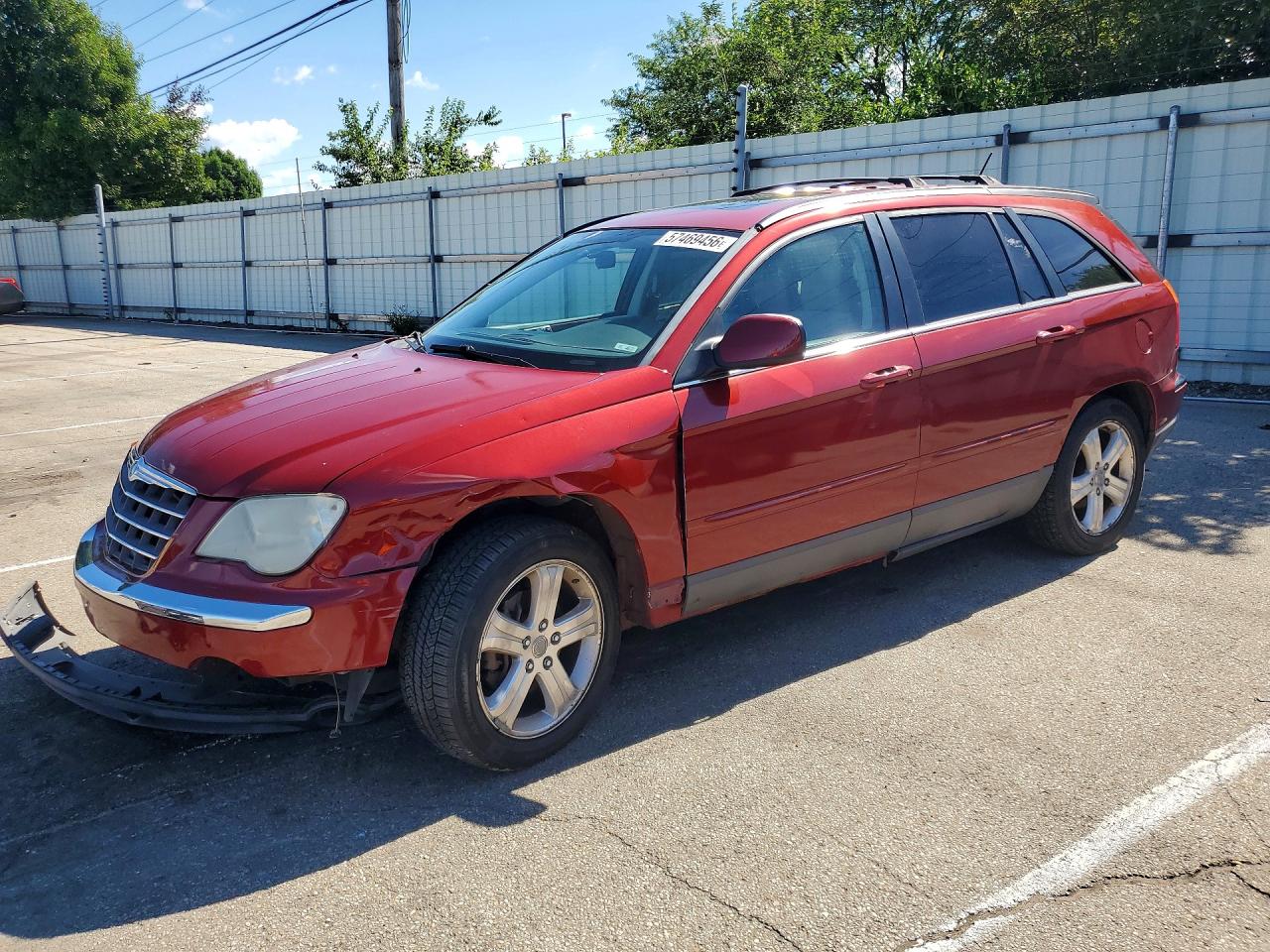 2007 Chrysler Pacifica Touring, VIN 2A8GM68X77R300618 — Front end