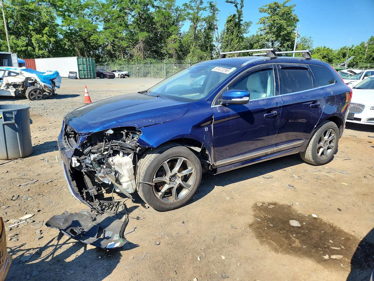 2015 Volvo XC60, VIN YV449MDV4F2710565 — Front end