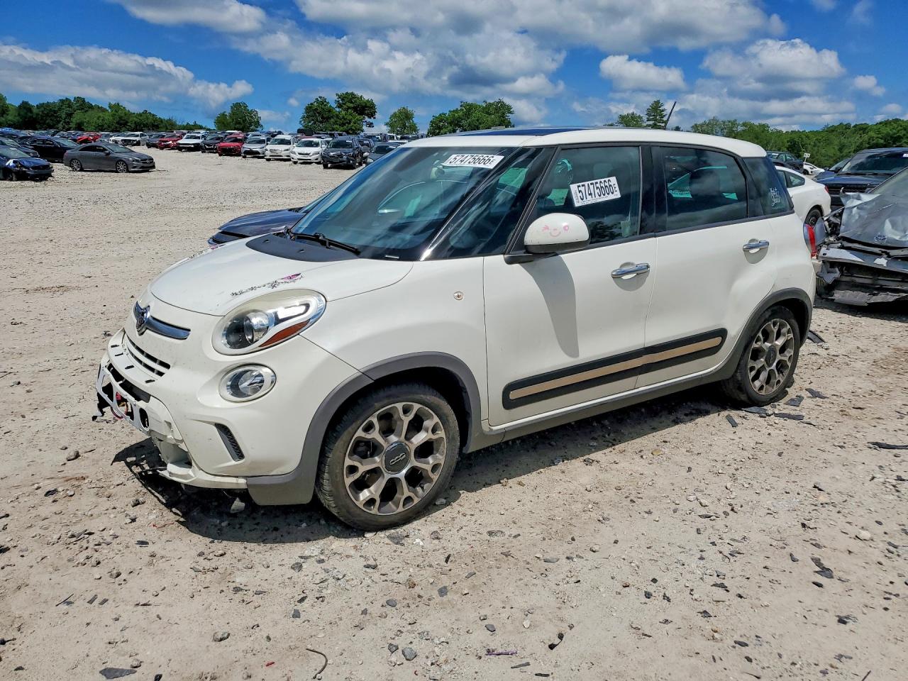 2014 FIAT 500L Trekking, VIN ZFBCFADH9EZ009514 — Front end