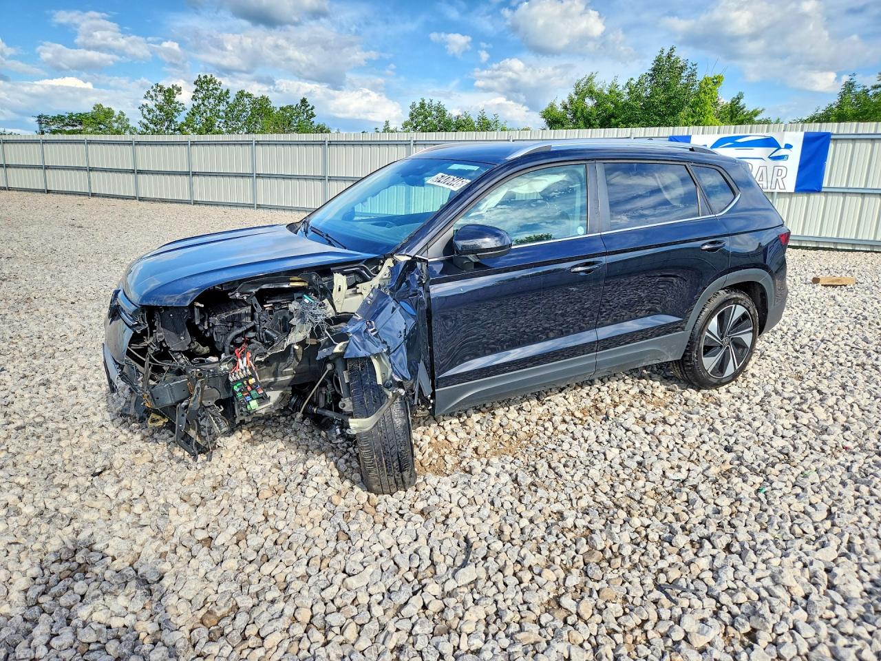 2025 Volkswagen Taos SE, VIN 3VVUC7B23SM024763 — Front end