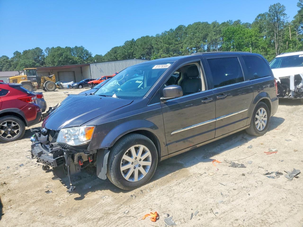 2016 Chrysler Town & Country Touring, VIN 2C4RC1BG7GR173612 — Front end