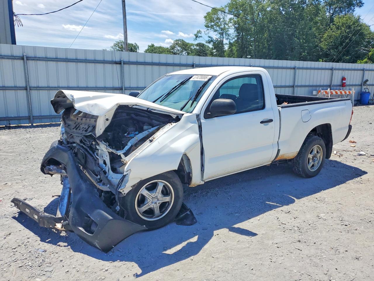2012 Toyota Tacoma, VIN 5TFNX4CN6CX016456 — Front end