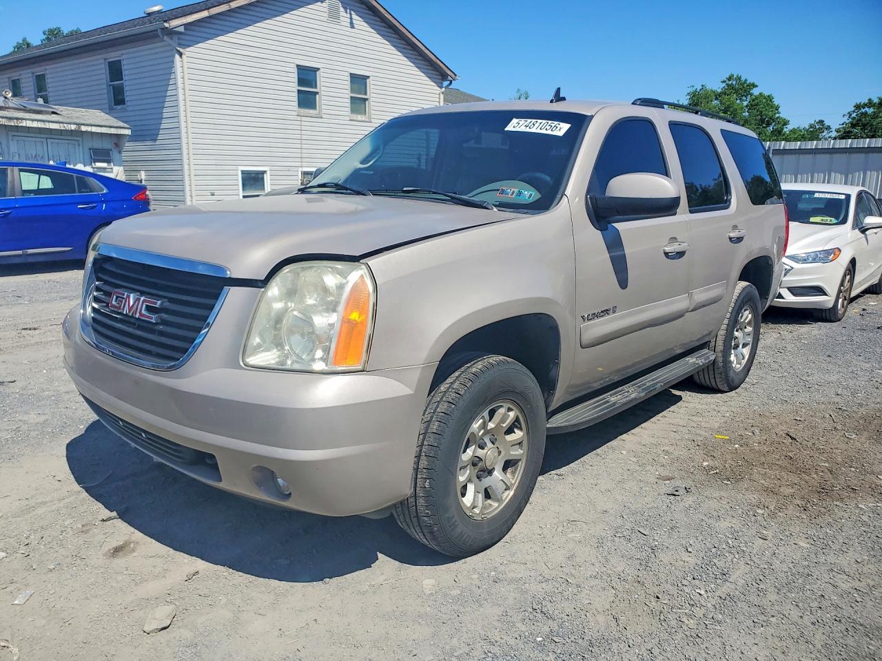 2008 GMC Yukon SLT 4SA, VIN 1GKFK13088J156366 — Side