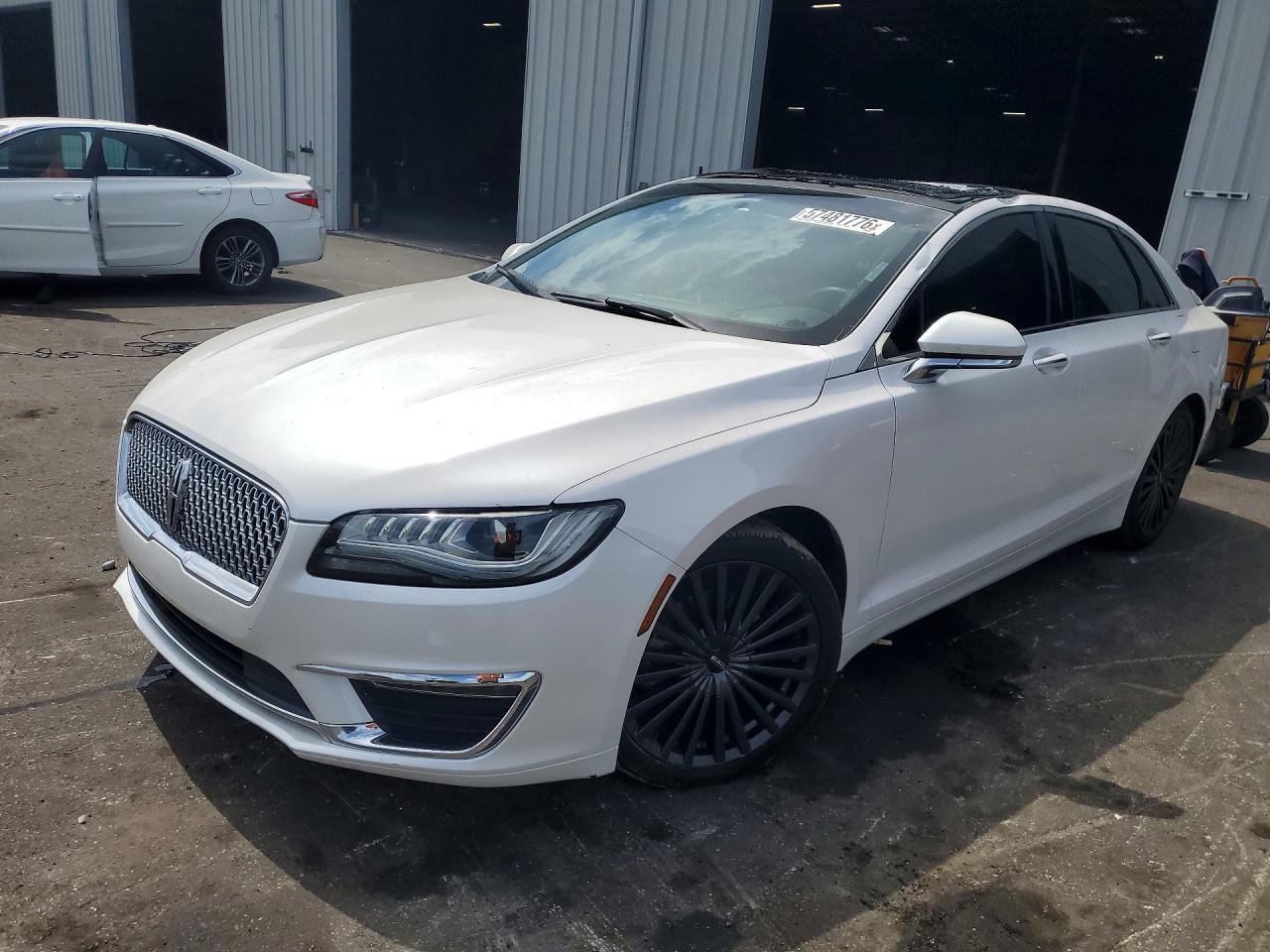 2018 Lincoln MKZ Reserve, VIN 3LN6L5E98JR607539 — Roof