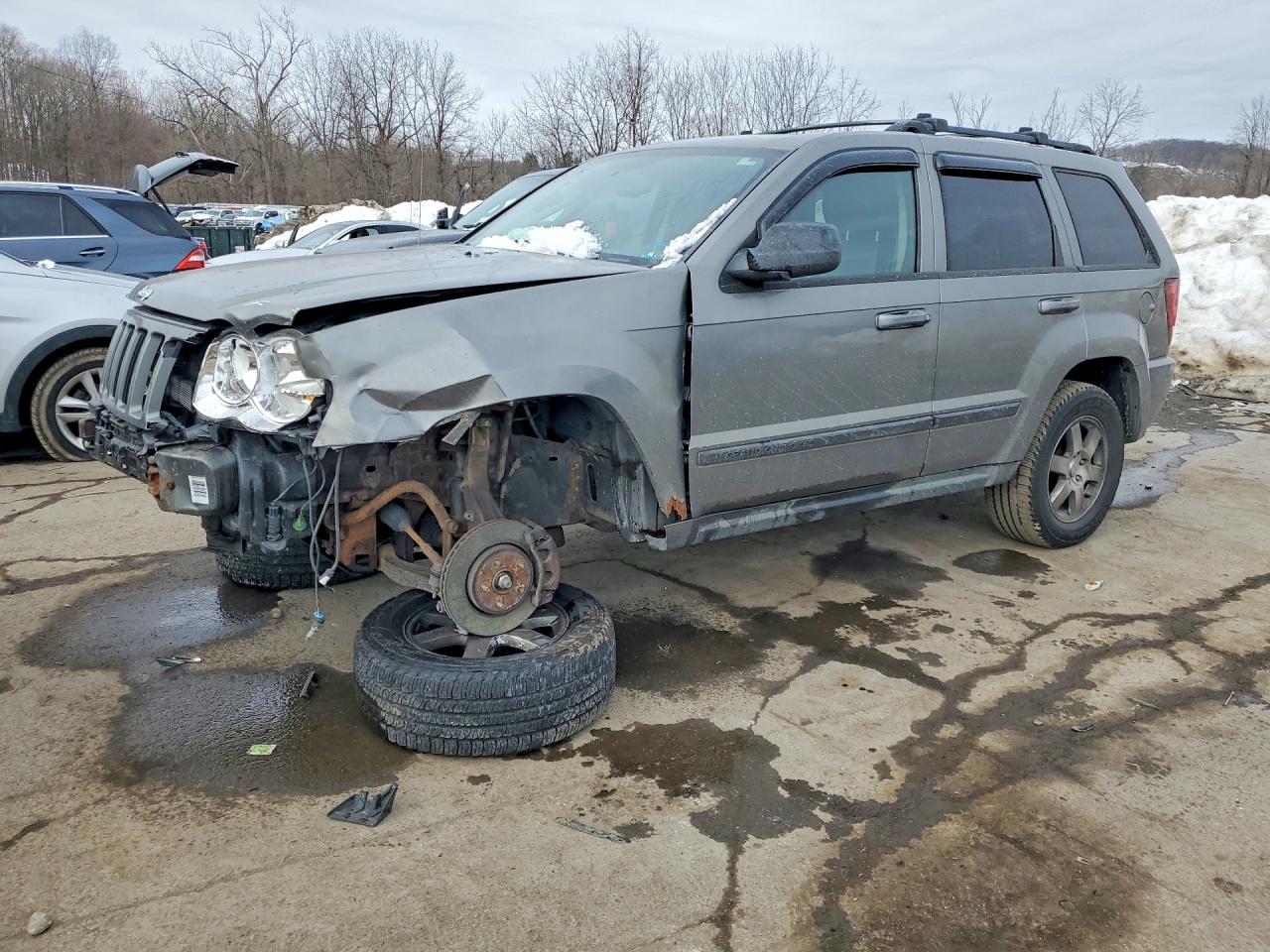 2008 Jeep Grand Cherokee Laredo, VIN 1J8GR48K08C116965 — Front end