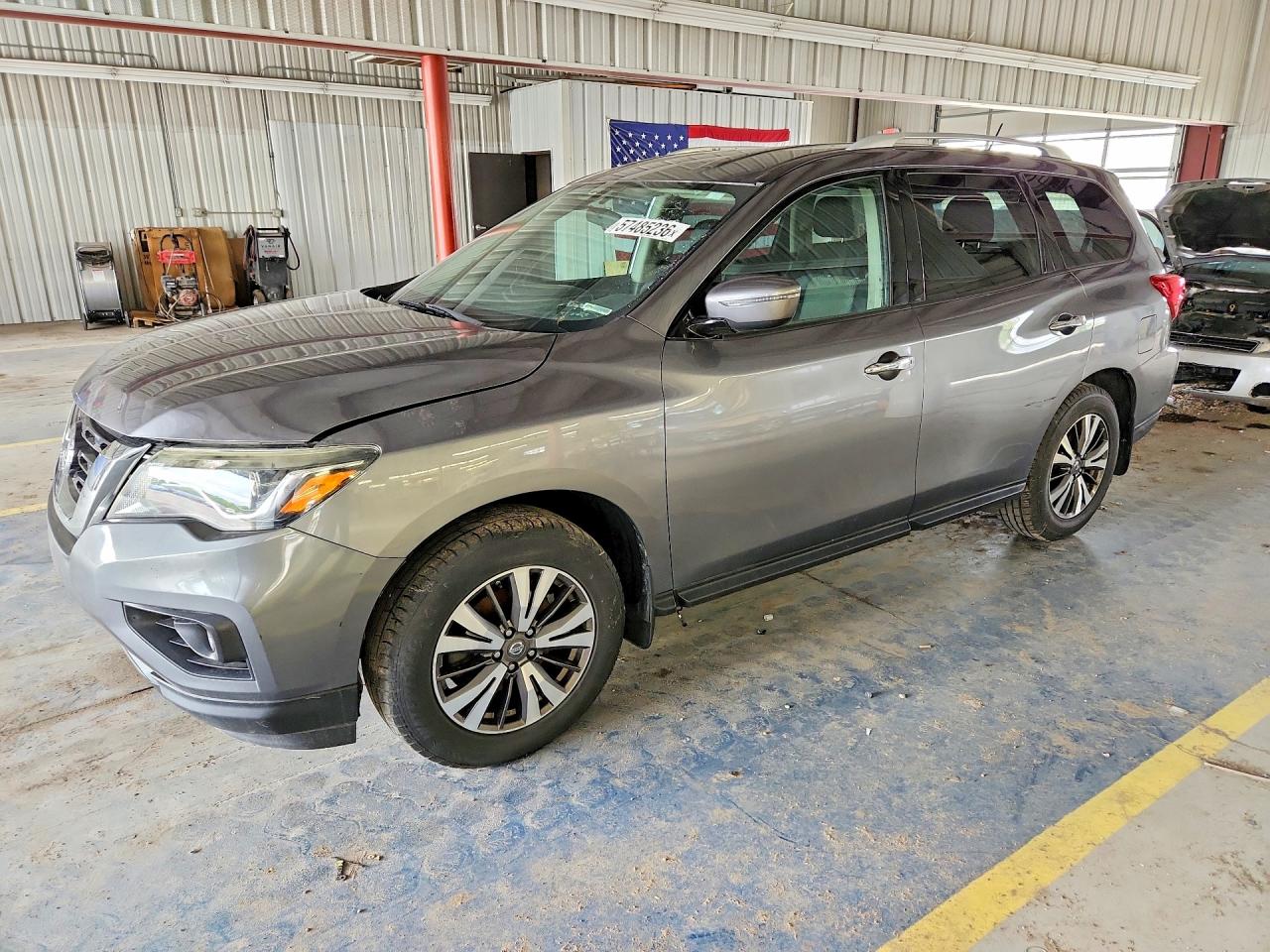 2017 Nissan Pathfinder Platinum, VIN 5N1DR2MM3HC911557 — Зад