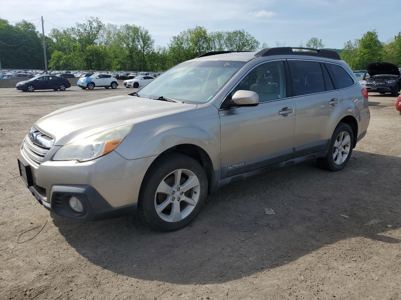 2014 Subaru Outback Premium, VIN 4S4BRBCC3E3204406 — Minor dents and scratches