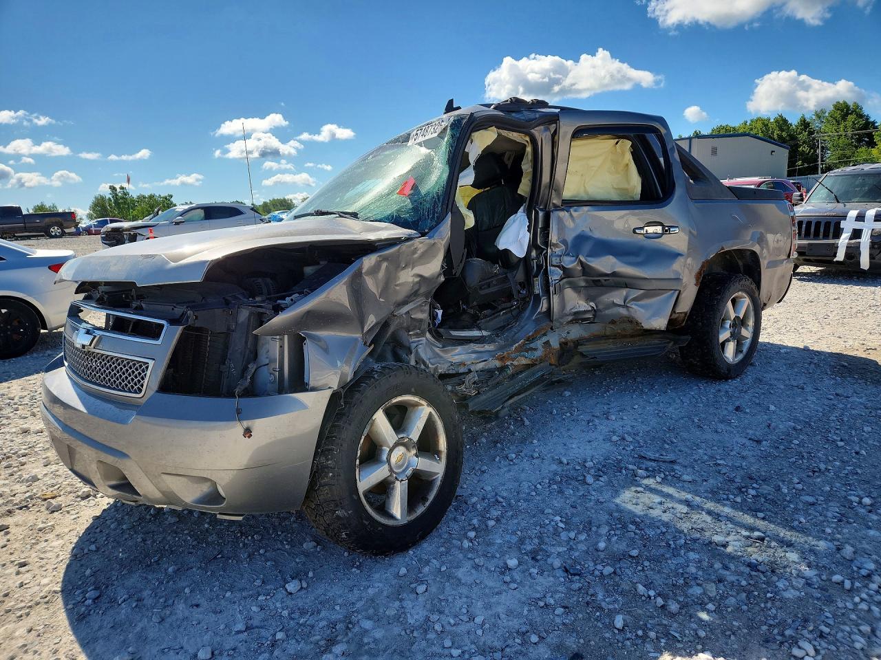 2007 Chevrolet Avalanche LTZ, VIN 3GNFK12347G306228 — Side