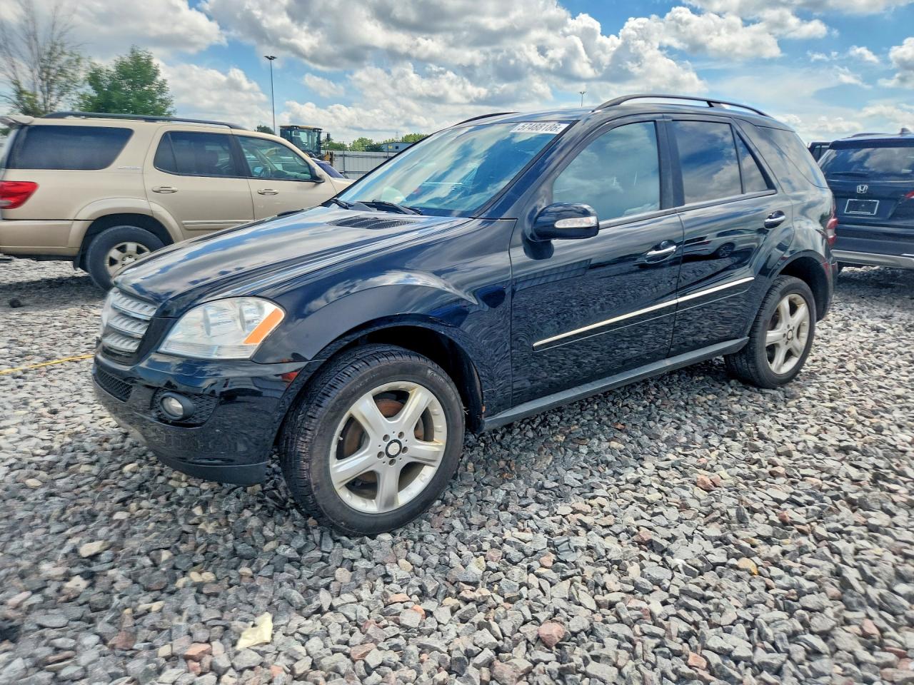2008 Mercedes-Benz M 350, VIN 4JGBB86E28A360022 — Front end