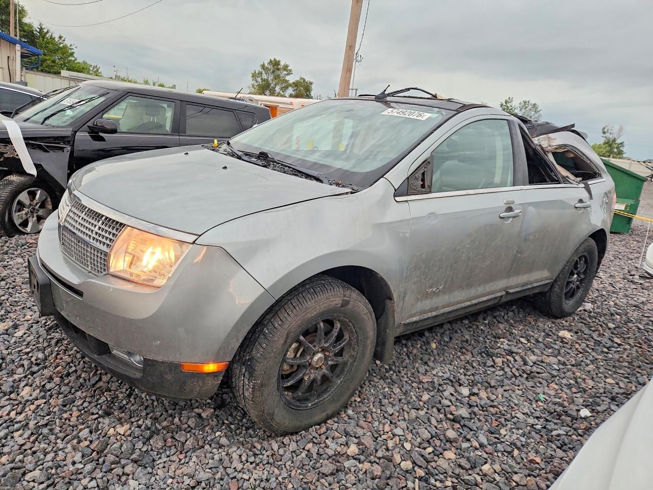 2007 Lincoln MKX, VIN 2LMDU88C57BJ16869 — Roof
