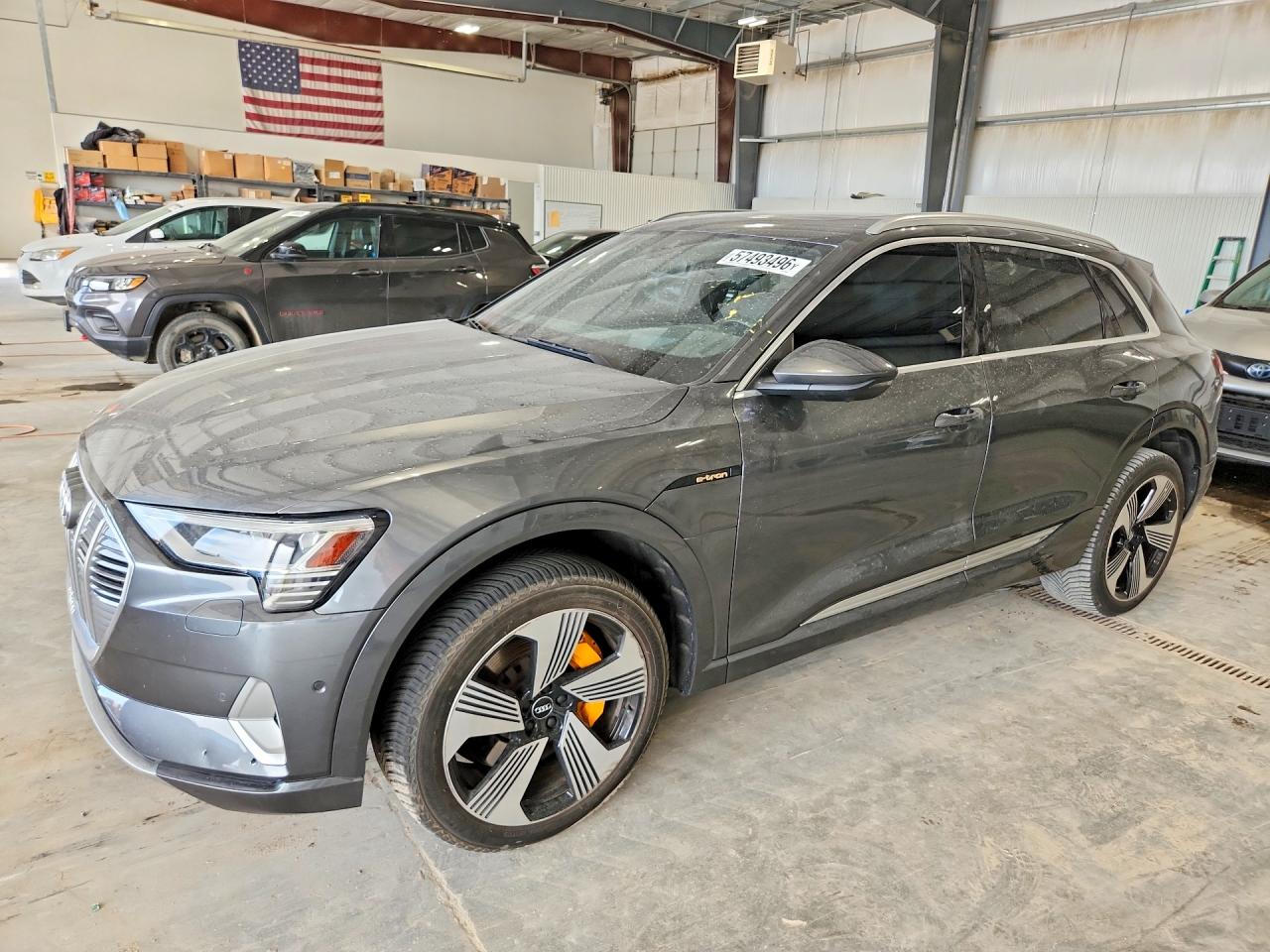 2019 Audi e-tron Prestige, VIN WA1VAAGE6KB006008 — Перед
