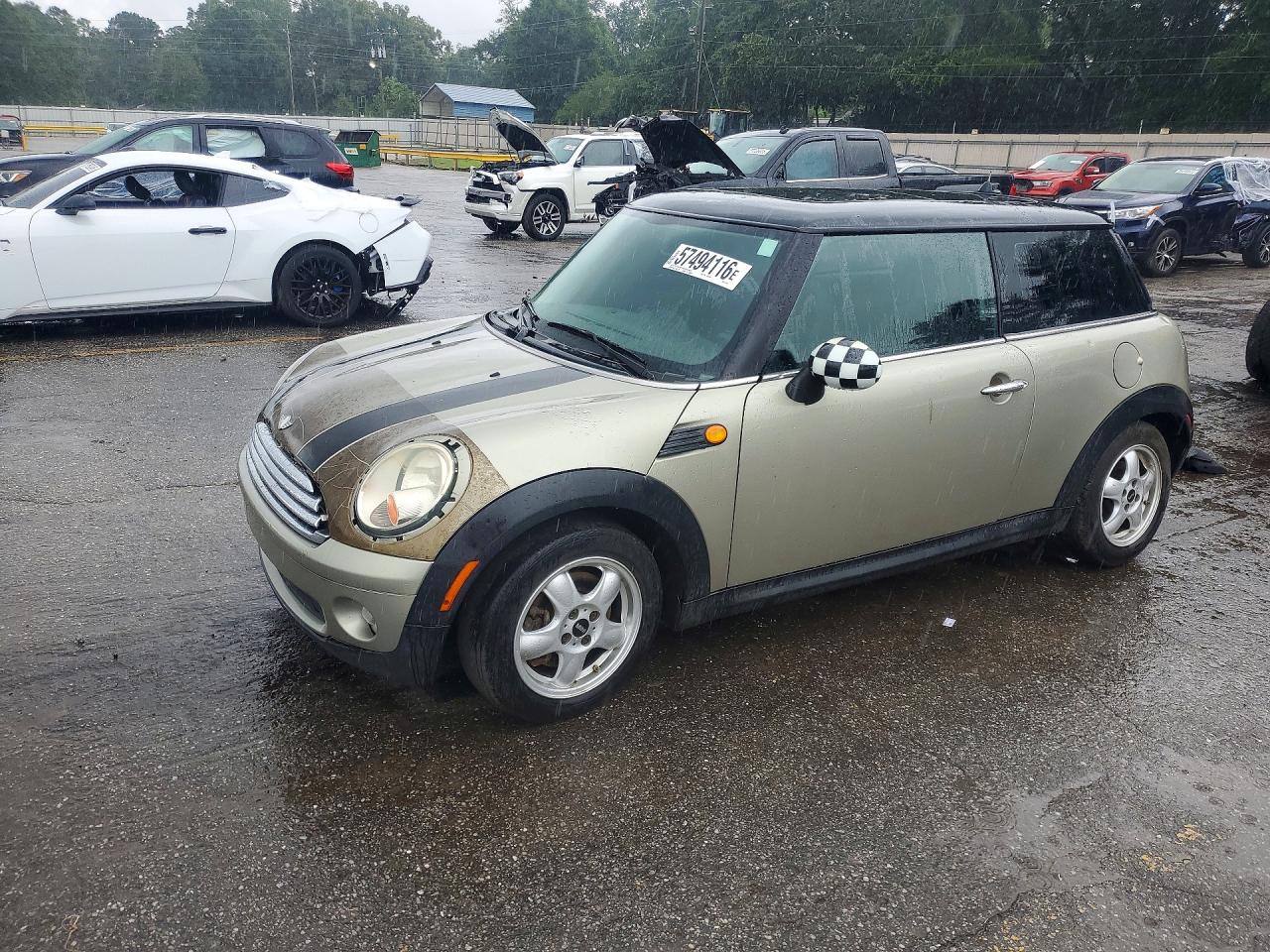 2007 MINI Hardtop, VIN WMWMF33597TT57367 — Зад